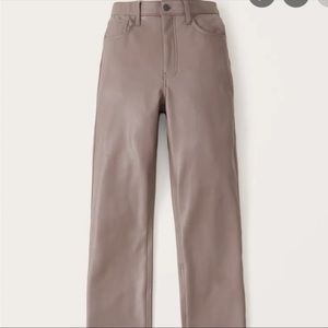 The 90's Straight Ultra High Rise pants from Abercrombie & Fitch. Size 29.